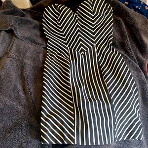 Gorgeous body con Guess white and black dress